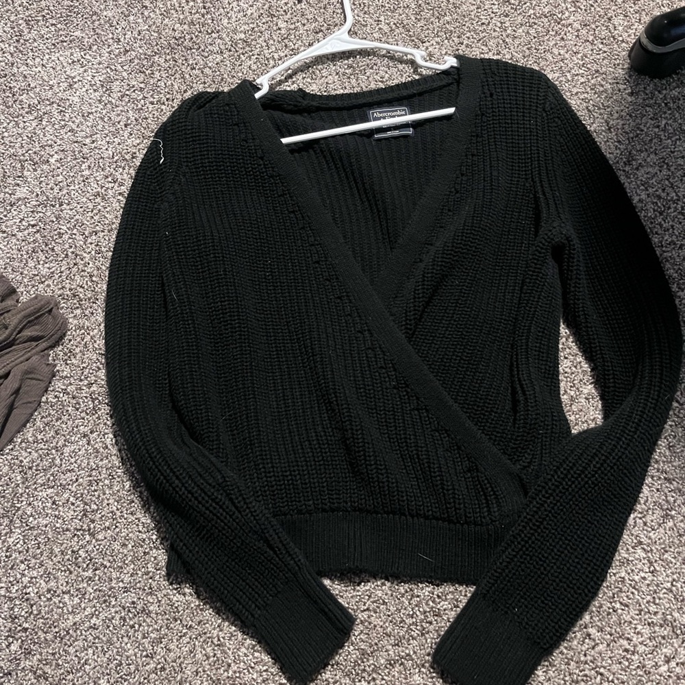 Black sweater. Size Small